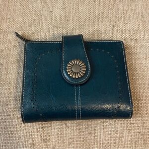 Sendefn leather wallet with daisy closure accent